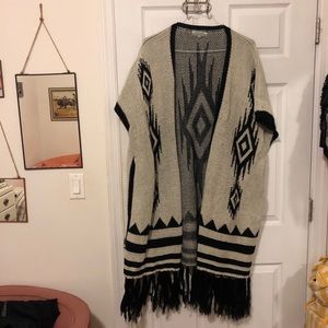 Black and crime fringed Sweater